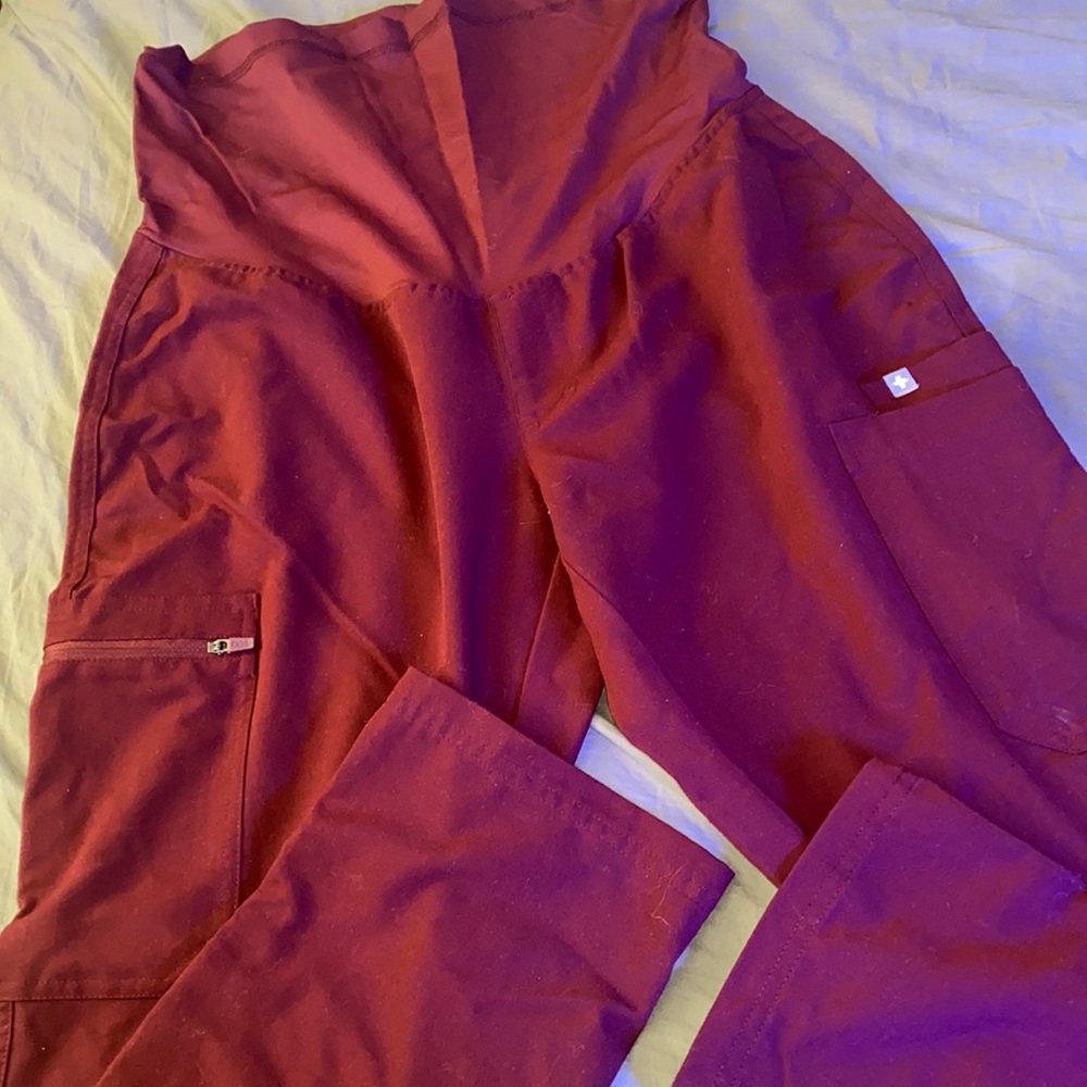 Figs maternity Yola scrub pants